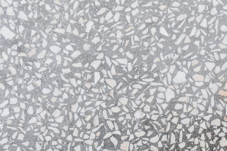 Superfície com fragmentos de pedra aglomerados (imagem ilustrativa)